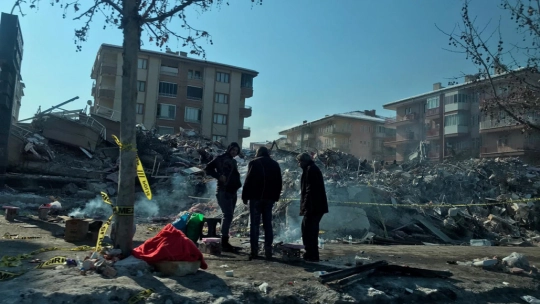 Batman'daki hayırseverlerden Malatya'daki depremzedelere yardım