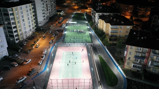 Başkan Çınar'dan Yeşil Spor Kompleksine Ziyaret