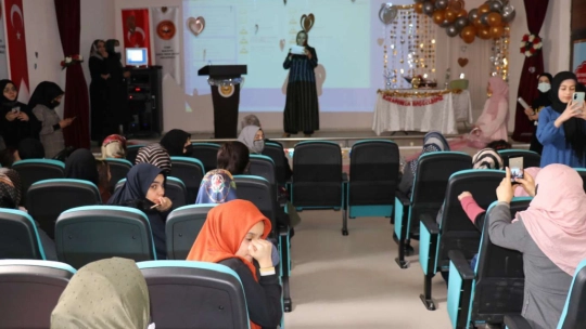 Anneler kızları ile birlikte 'Hafize' oldular