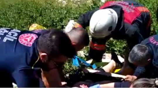 Dengesini kaybederek kayalık bölgeye düşen şahıs yaralandı