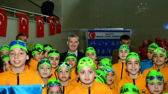 Bahar Şenlikleri Yüzme İl Şampiyonası Düzenlendi
