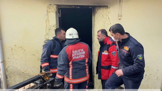 Malatya'da bir evde çıkan yangında bir kişi yaralandı