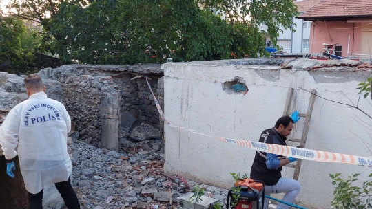 Malatya'da metruk evde göçük: Bir ölü bir yaralı