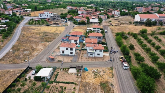 Dilek Mahallesi Yol Bakım Çalışması Devam Ediyor