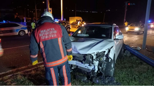 Malatya'da 2 aracın karıştığı kazada 7 kişi yaralandı