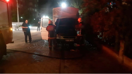Malatya'da bir araçta yangın meydana geldi