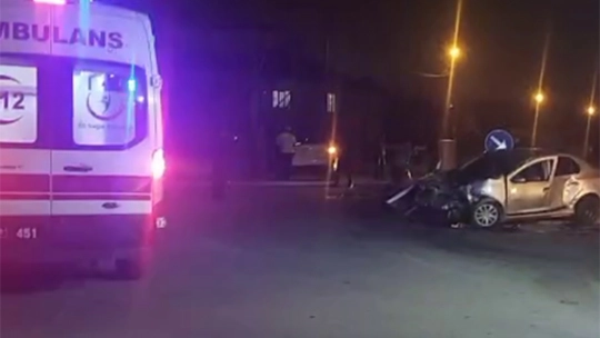 Malatya'da 2 araç çarpıştı: Biri ağır 3 yaralı