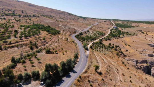 Akçadağ'da 66 kilometre grup yolu çalışması