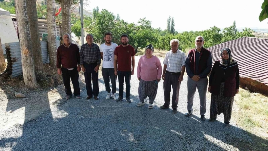 Akçadağ Mezra Mahallesi'nin yol sorunu çözüldü