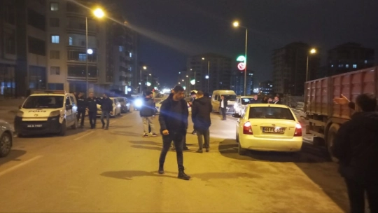Alacak verecek kavgası kanlı bitti: 2 yaralı