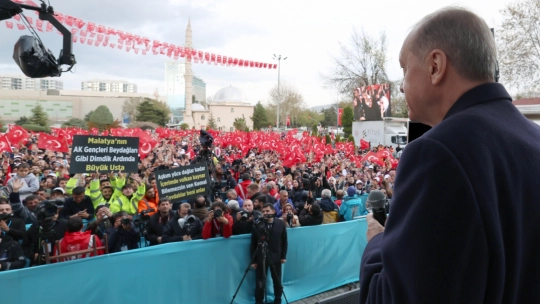 'Gelin 14 Mayıs'ta şu siyasi meftalara sandıkları mezar edelim'