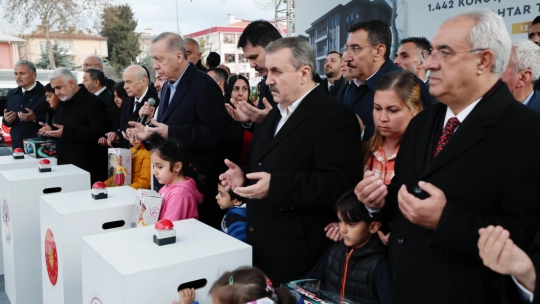 'Gelin 14 Mayıs'ta şu siyasi meftalara sandıkları mezar edelim'