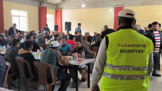 Depremde vefat edenler için mevlit okutuldu