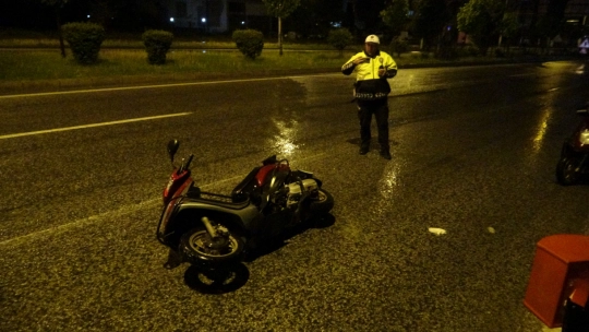 Malatya'da hafif ticari araç motokuryeye çarpıp kaçtı