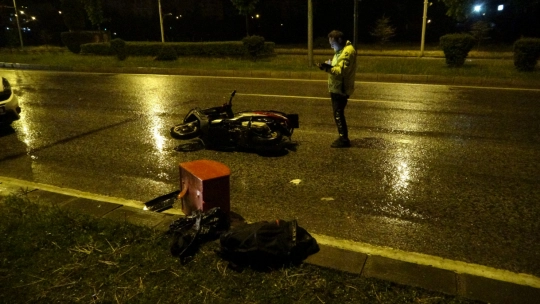 Malatya'da hafif ticari araç motokuryeye çarpıp kaçtı