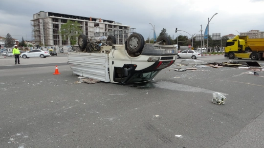 Malatya'da iki kamyonet çarpıştı: 3 yaralı