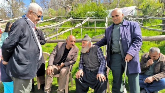 Zelyurt, Türkiye yüzyılı için kapı kapı geziyor