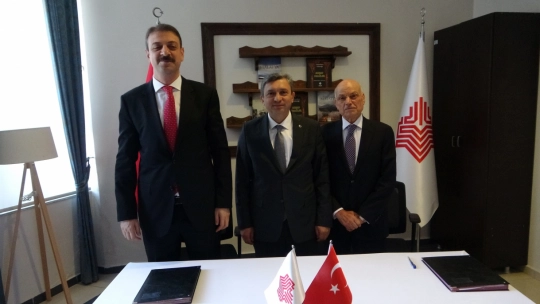 Depremin yıktığı Yeni Cami yeniden aslına uygun inşa edilecek
