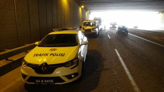 Akaryakıt tankeri ile kamyonet çarpıştı: 1 yaralı