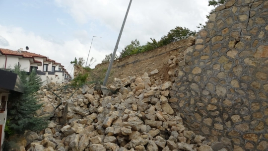 Depremin vurduğu milyonluk villalar için yıkım kararı