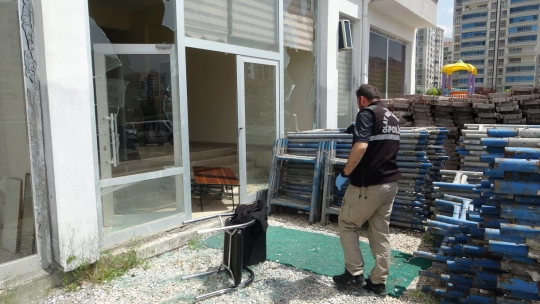 Ofis basan öfkeli baba ortalığı savaş alanına çevirdi