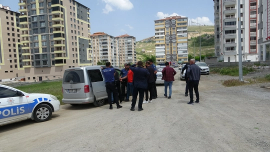 Ofis basan öfkeli baba ortalığı savaş alanına çevirdi