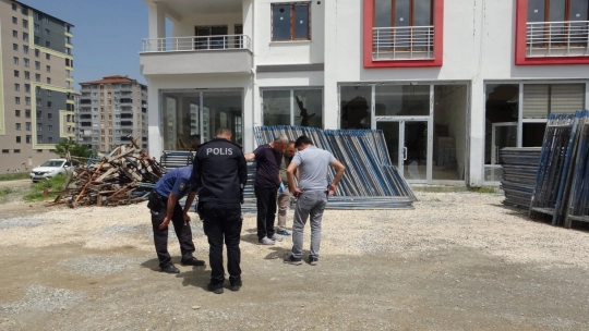 Ofis basan öfkeli baba ortalığı savaş alanına çevirdi
