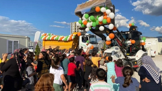 Konteyner kentteki çocuklar bayram etkinliğinde coştu