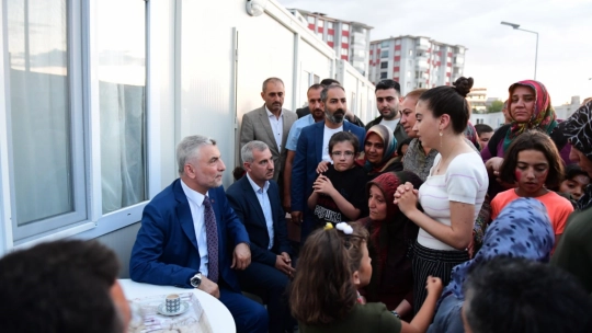 Konteyner kentteki çocuklar bayram etkinliğinde coştu