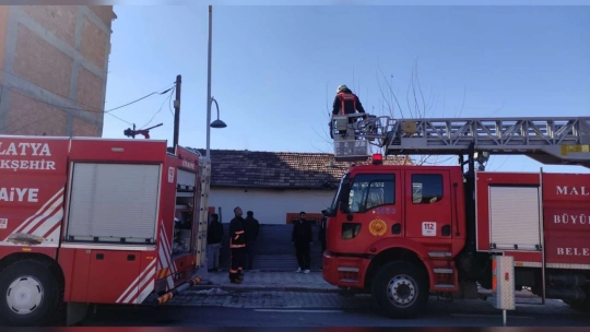 Malatya'da bir evde çıkan yangında maddi hasar oluştu
