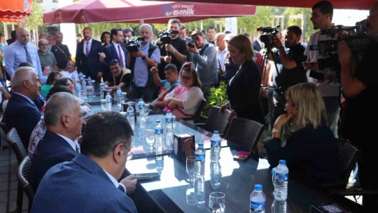 Bakan Ersoy Malatya'da temaslarda bulundu