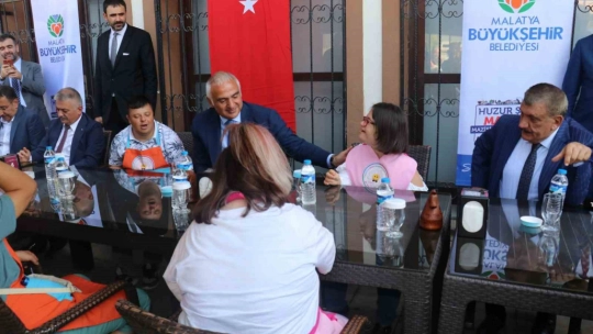 Bakan Ersoy Malatya'da temaslarda bulundu