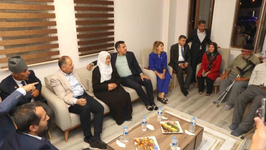 Bakan Özhaseki'den tamamlanan köy evlerine ziyaret