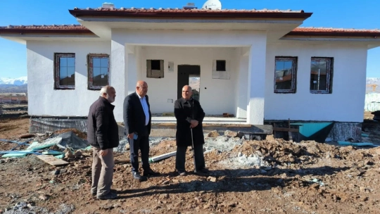 Başkan Zelyurt köy evlerini inceledi