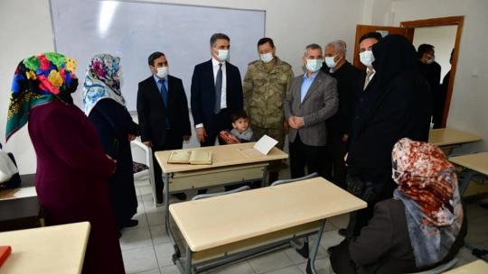 'Kadınlarımızın Emeklerini Takdirle Karşılıyoruz'