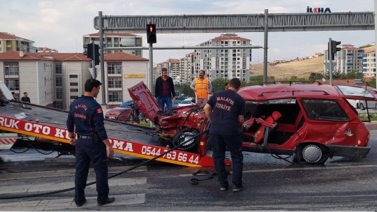 Malatya'da 2 aracın karıştığı kazada 3 kişi yaralandı