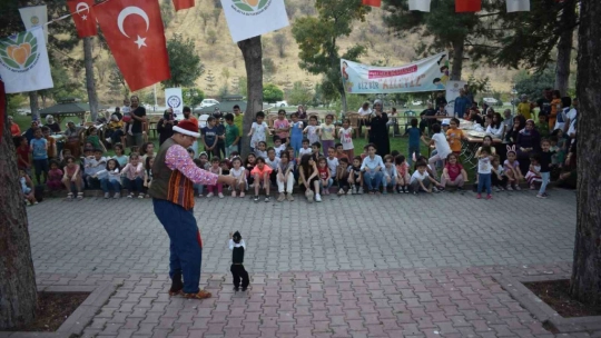 çocuklar uçurtma şenliği ile doyasıya eğlendi