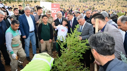 Cumhuriyet'in 100. Yılında öğrenciler fidan dikti