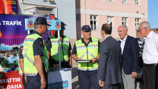 Malatya'da 'Reflektörünle Yol Ver Hayata' kampanyası başlatıldı