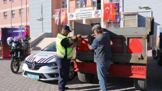 Malatya'da 'Reflektörünle Yol Ver Hayata' kampanyası başlatıldı