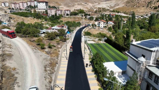 Darende'de asfalt çalışmaları devam ediyor
