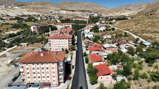Darende'de asfalt çalışmaları devam ediyor