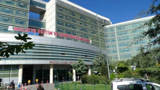 Deprem bölgesi Malatya'da sağlık hizmetleri aksamadan devam ediyor