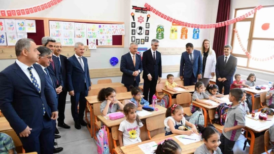 Deprem bölgesi Malatya'da yeni eğitim-öğretim başladı