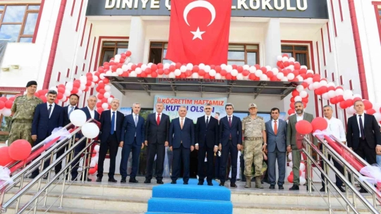 Deprem bölgesi Malatya'da yeni eğitim-öğretim başladı