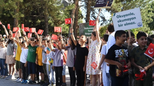 Deprem bölgesi Malatya'da yeni eğitim-öğretim başladı