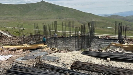 Depremde enkaza dönen mahalle yeniden inşa ediliyor