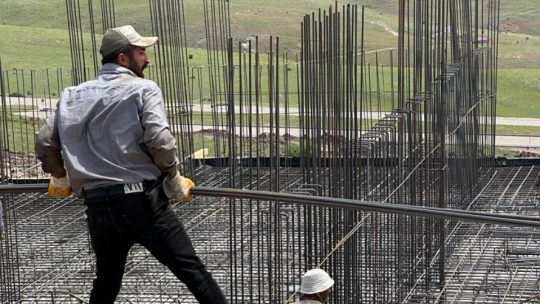 Depremde enkaza dönen mahalle yeniden inşa ediliyor
