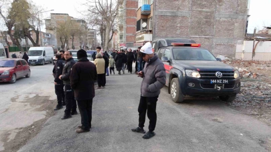 Depremde Malatya'da bazı evlerin dış cephelerinde ayrışmalar oldu