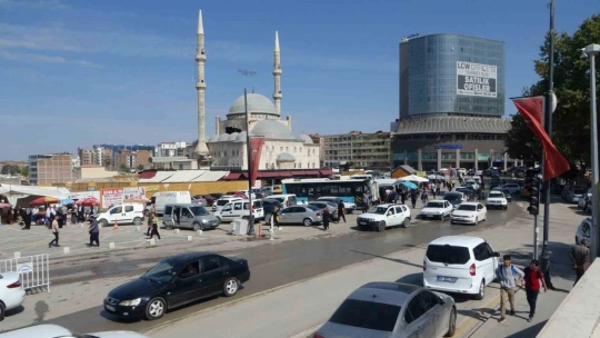 Depremin vurduğu Malatya'da esnaf eski günleri arıyor